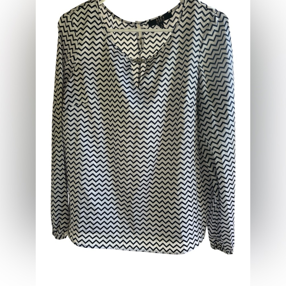 Black & White Chevron Long-Sleeve Blouse